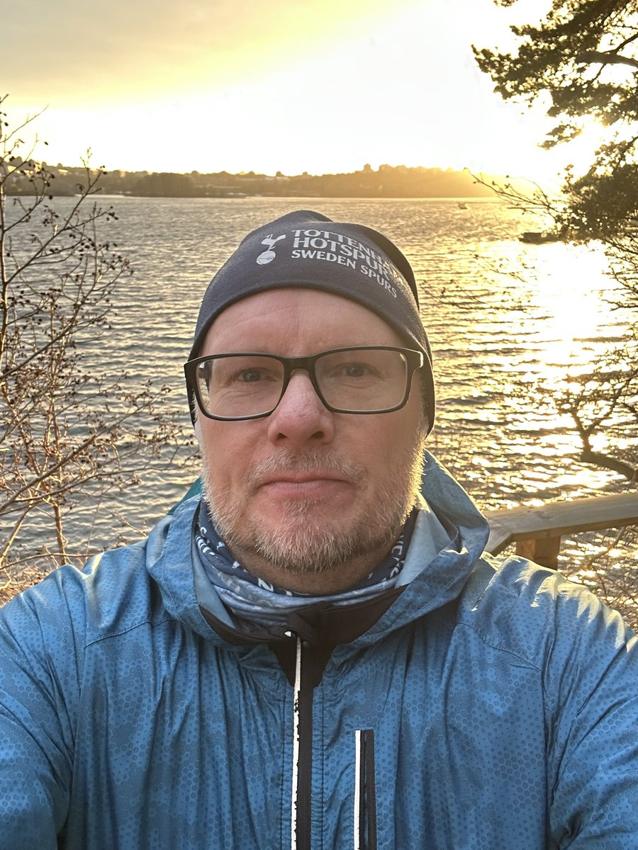 Svucka's tweet image. Pre match run done ✅ #COYS #CantSmileWithoutYou #PreMatchRun