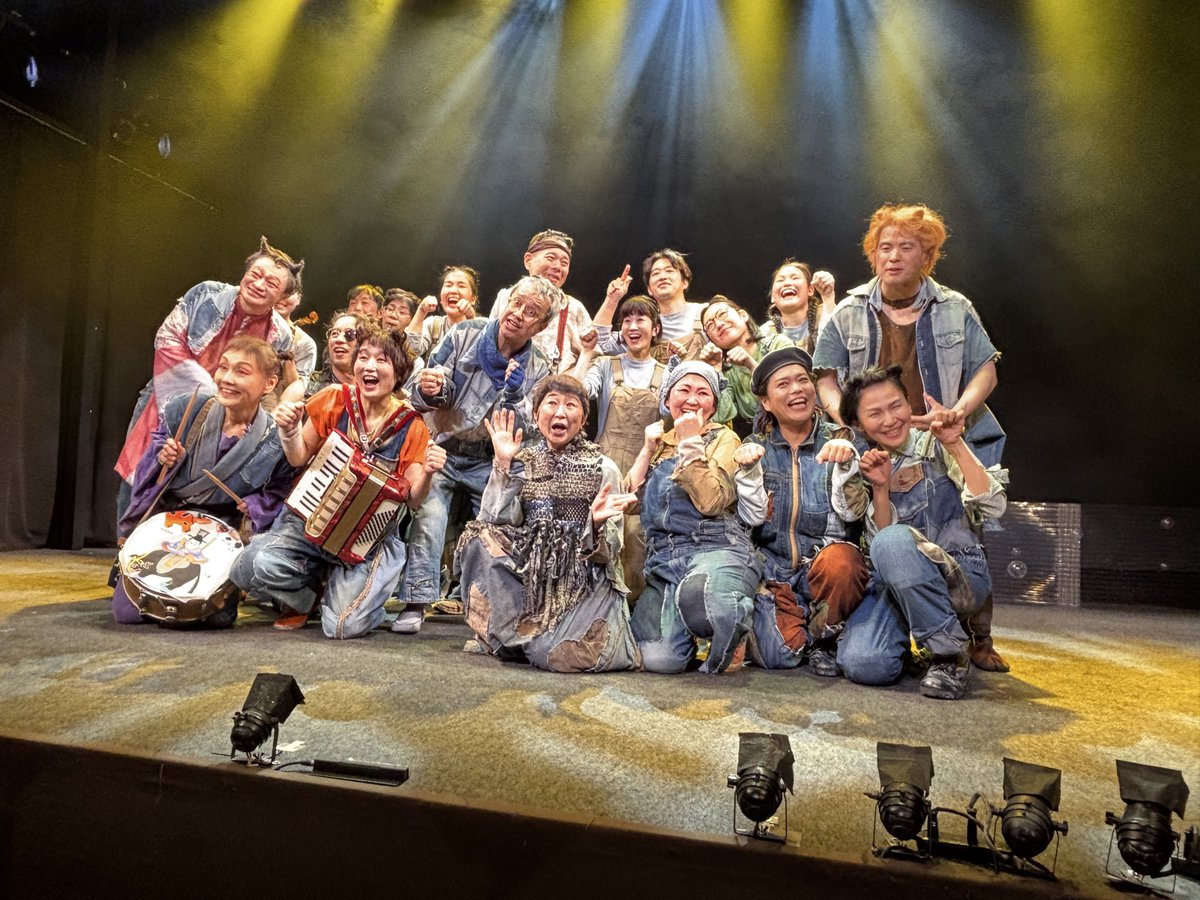 shinko614's tweet photo. 今日は劇団  テアトル・エコー
で伝説のミュージカルコメデイ
#11ぴきのネコ　と一緒に大冒険してきました。

歌って踊って舞台転換もする
あんさんぶるにぇこーも大活躍

ずっと前から待っていた11ぴきのネコを観て最高に楽しい一夜でした。 https://t.co/Gq1yK9ANn4