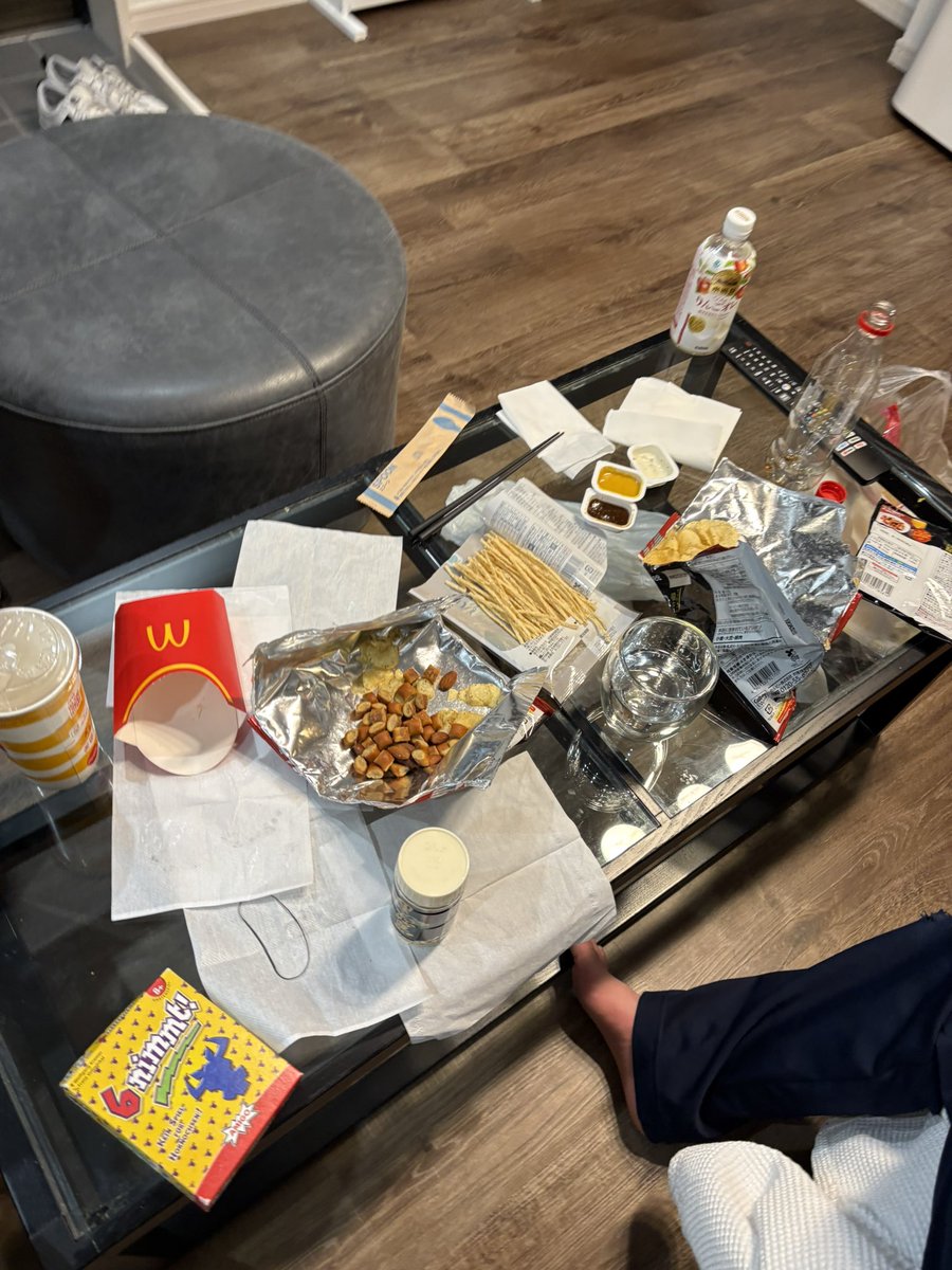 さけ呑みながらオーバーロード見てる