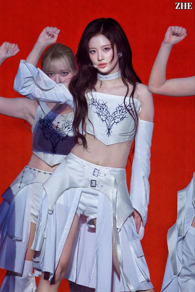 251129
#설윤 #SULLYOON
#엔믹스 #NMIXX