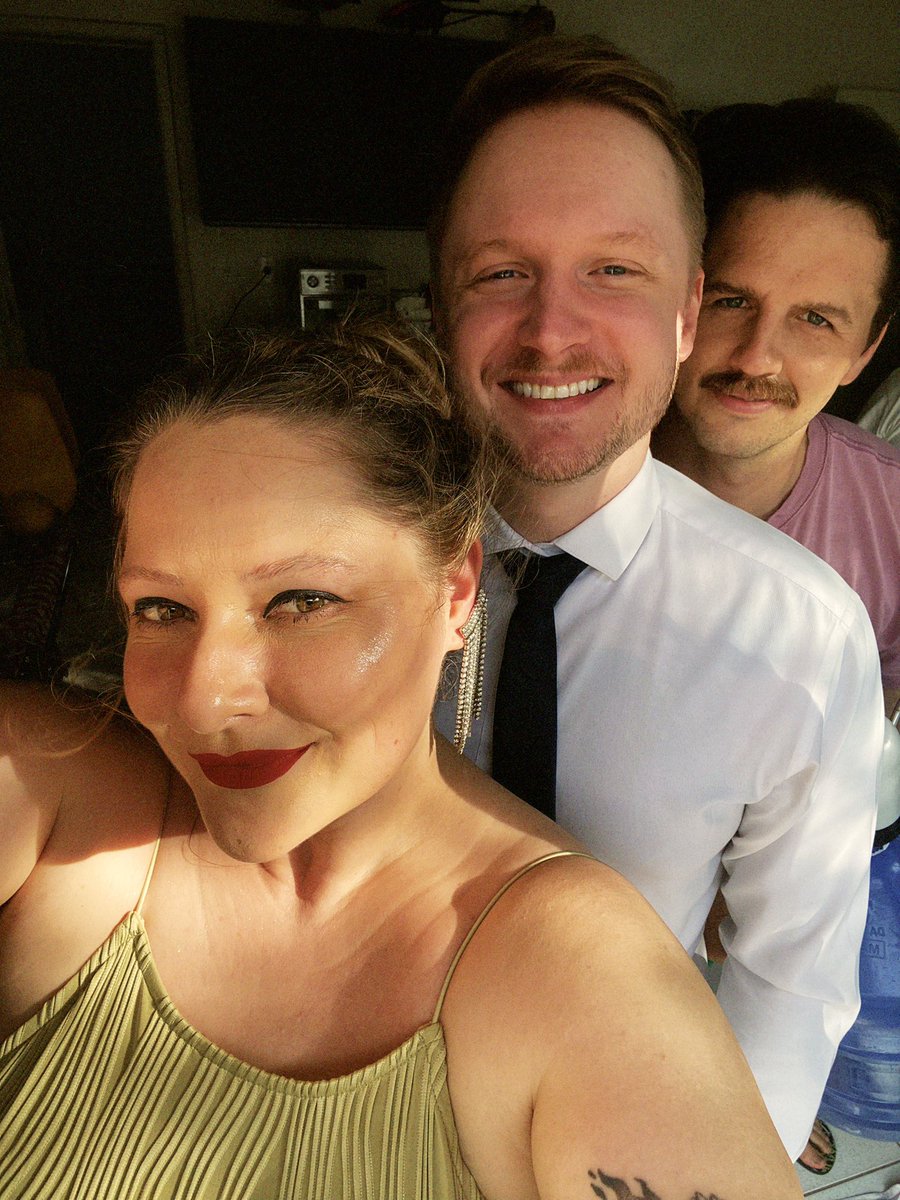 mberalien's tweet image. seja madrinha de casamento dos seus amigos de verdade ❤️