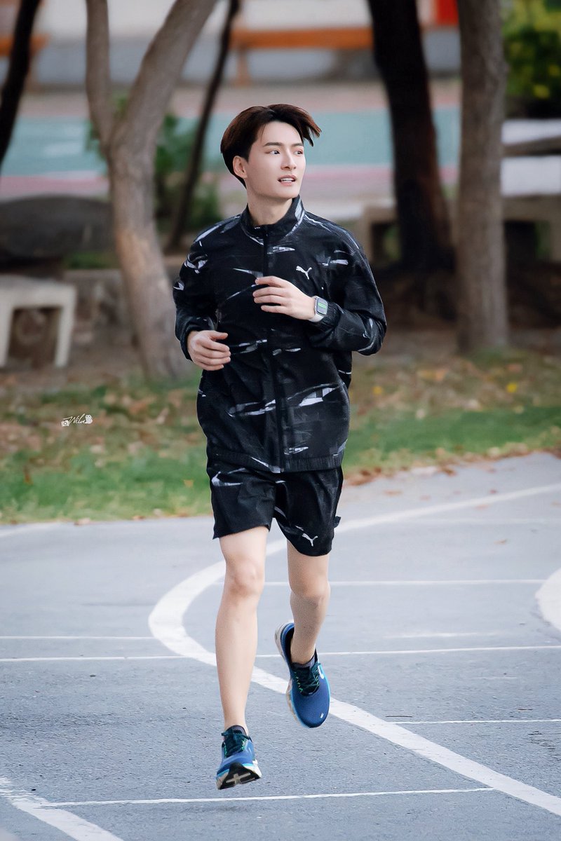 ohmnonized's tweet photo. he really looks like a man out of a book or kdrama or sumn 

#CherishWithKrist2025
#KristPerawat https://t.co/903CCzqrc6