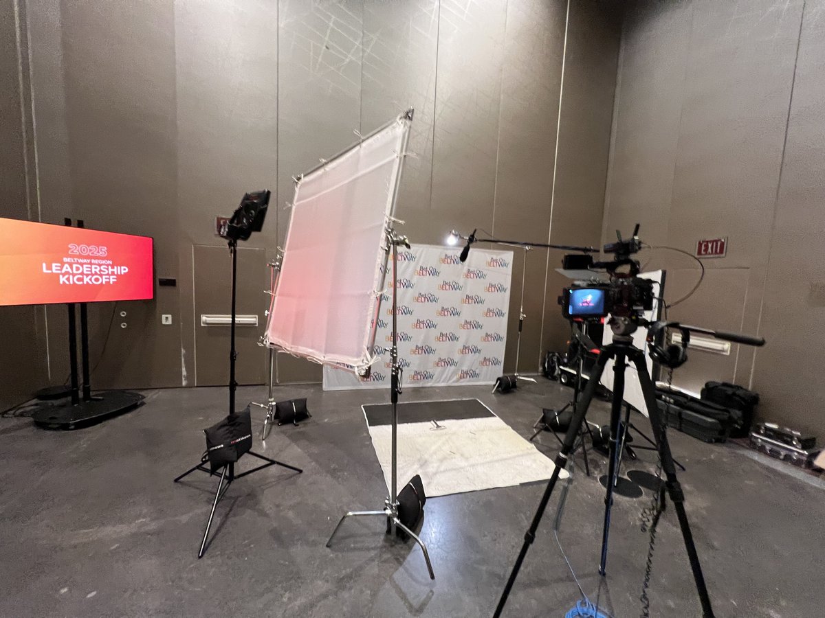 CreativityFilm's tweet image. Earlier this year we had a crack of dawn call time at the @LiveCasinoMD . It was super cool-looking all lit up, and with no traffic, it reminded us why we don't mind early calls. We had a nice big room for our setup, allowing us to utilize the 4x4 frame and silk to capture some…