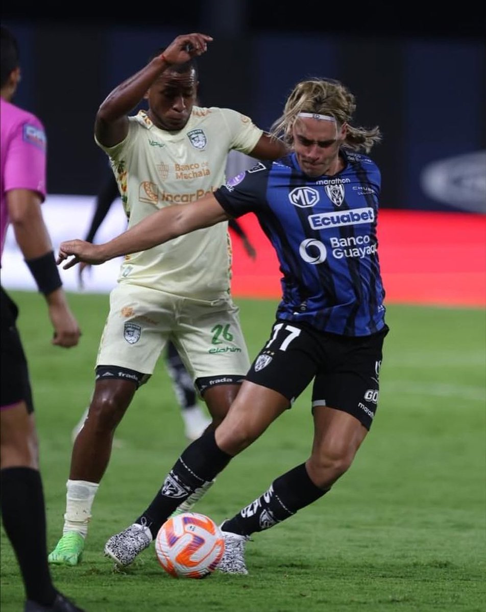 asesdeldeportv's tweet photo. ¡¡Sorpresa en el Valle!! ⚽️

#IDV sumó 1 punto más en #LigaPro, tras igualar ante #Orense sin goles.
El próximo duelo de #IDV será ante #LDU, mientras que el de #OrenseSC será ante #UCatolica. 

¡¡Ecuador y el mundo en sintonía!! https://t.co/uAdAgr0LCn