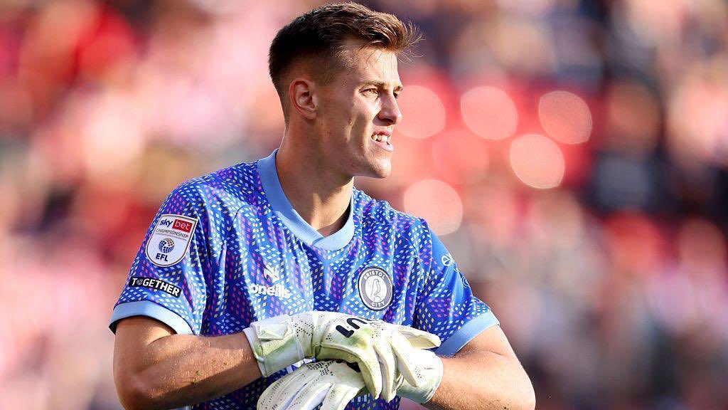 UnitedAnalyst7's tweet image. Radek Vitek for Bristol City in the championship this season:

7 clean sheets (joint top in championship)
9 saves in one game vs Watford (2nd in championship)
3.3 saves per game (3rd in championship) 

#MUFC #MUAcademy