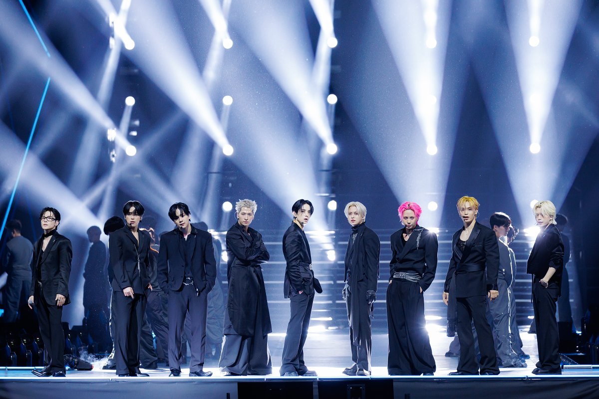 oricon's tweet photo. 『2025 MAMA AWARDS』CHAPTER2

JO1「FAVORITE ASIAN ARTIST」を受賞🏆
集合写真が到着📷

🔻壮大アレンジでステージ披露
https://t.co/It3XPAKJQx

#JO1 #2025MAMA https://t.co/KRRn3tq1a1