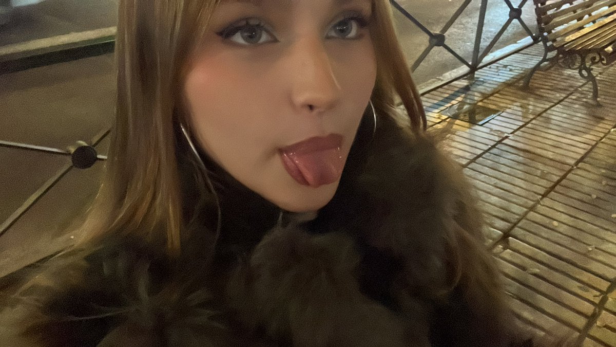 enamiau's tweet image. yo y mi nuevo abrigo de pelito os saludamos