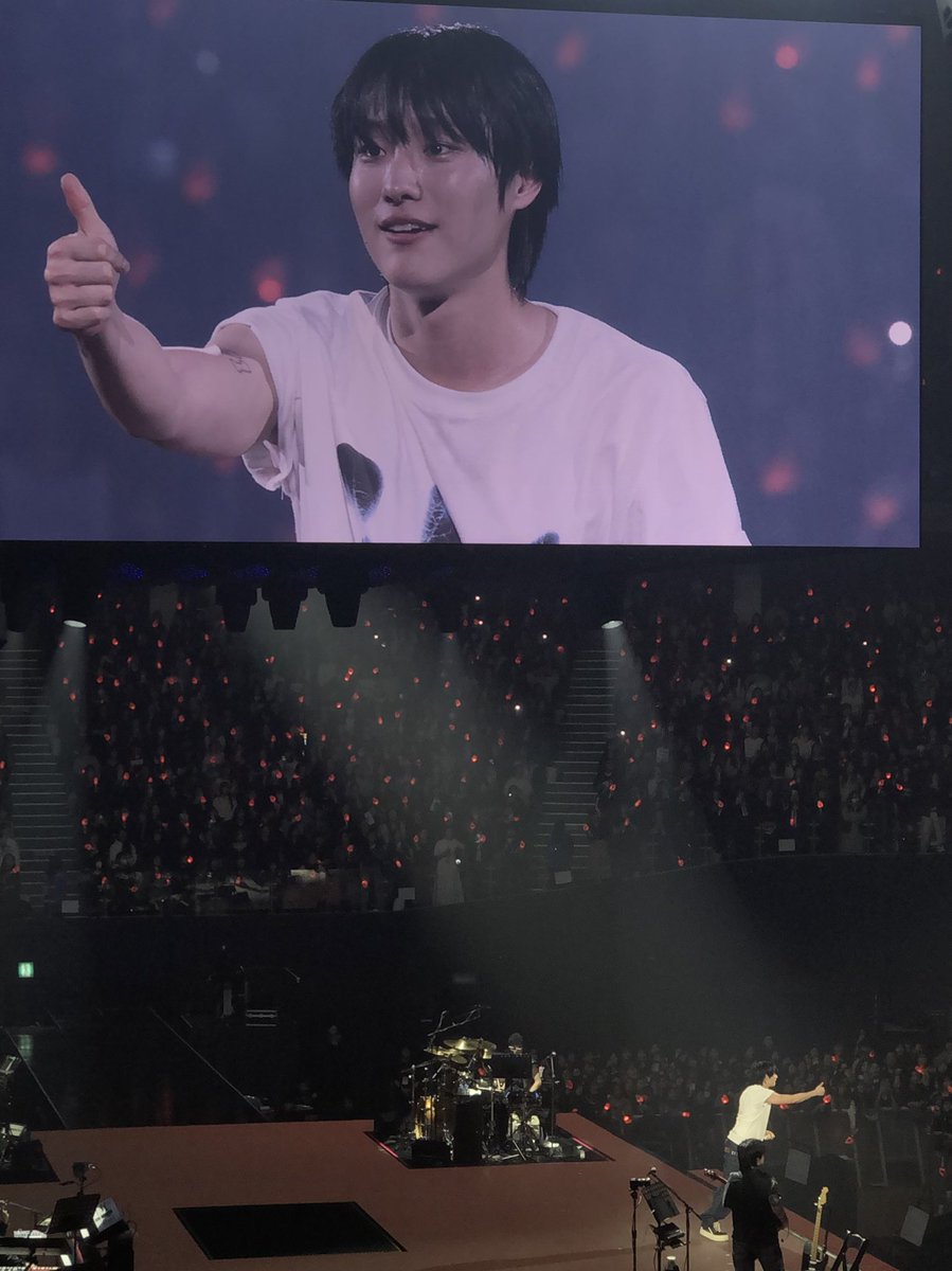 이렇게 예쁜데 헤어피스 왜 붙엿지...