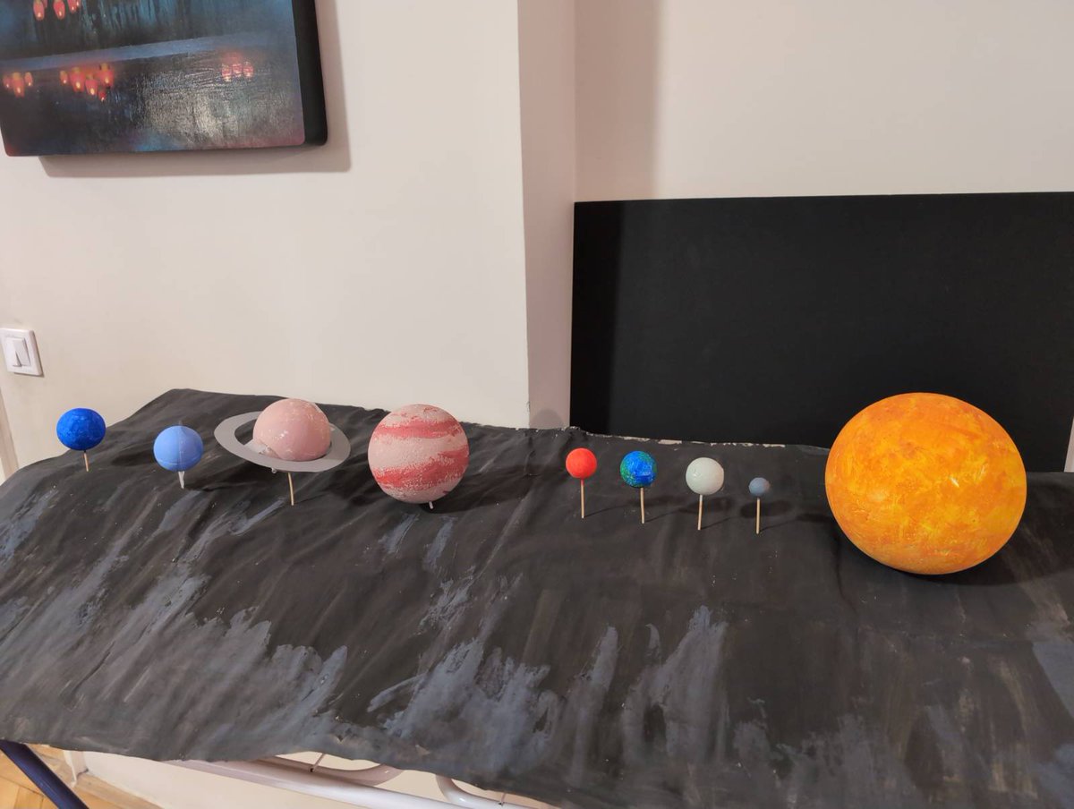 TechCapo's tweet image. school project. the Sun is scaled down 1:10 billion so if we wanted to model the planet&apos;s orbits to scale, we&apos;d need a half km long black paper strip

alternatively if we had to scale down the solar system to fit on this piece of paper, the Sun would be the size of a hair, Earth…