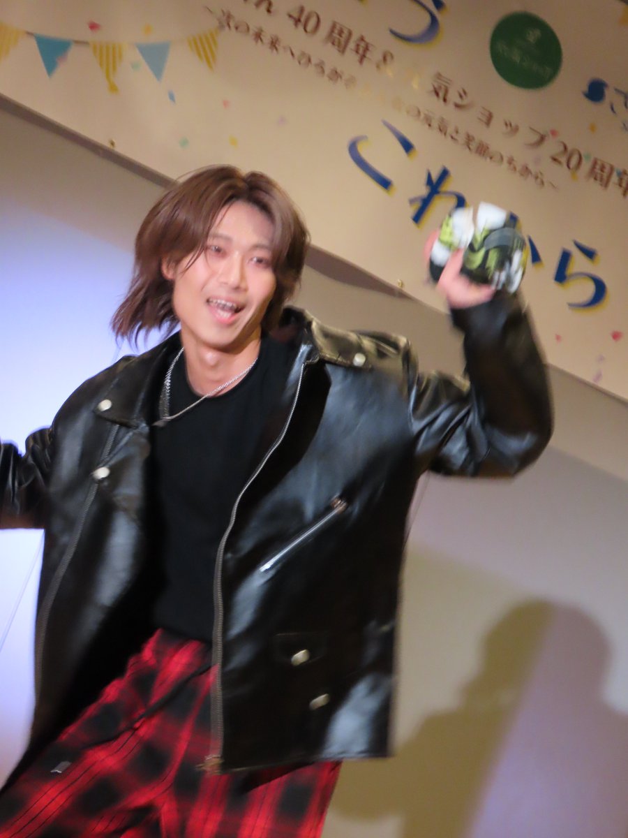 masakazu428's tweet photo. さっされん40周年イベント in 地下歩行空間 
りょうすけくん
今日もキレキレでしたね～
いつも気づいてくれてありがとね！

#さっされん #地下歩行空間
#札幌 #北海道 #ライブプロ #札幌のイケメン #北海道のイケメン #りょうすけ #NC8 
https://t.co/HTDxGdmcDi https://t.co/ze0JTNQogY