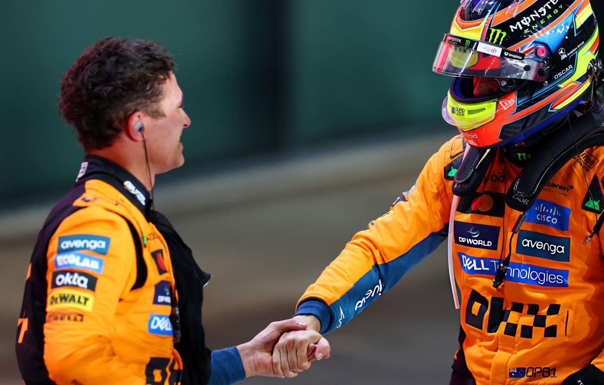 buckethatlando's tweet image. Lando congratulating Oscar 🫶