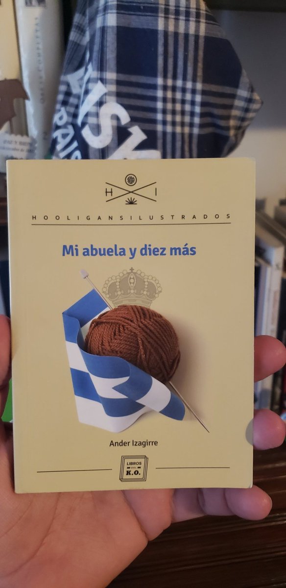 La infancia en Atocha, la nostalgia, la familia, los amigos, la abuela y su trapo del '82. La Real, no tanto el fútbol.
Parte de la colección Hooligans ilustrados, de <a href="/librosdelko/">Libros del K.O.</a>.
#25 | Ander Izagirre <a href="/anderiza/">Ander Izagirre</a> | Mi abuela y diez más