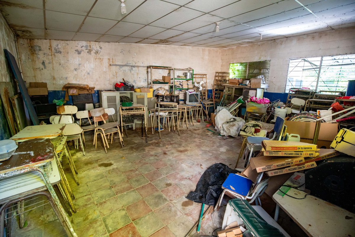 AlexiaRivasG1's tweet image. Seguimos avanzando con #DosEscuelasXDía, llevando modernidad y mejores oportunidades a la comunidad educativa en todo El Salvador.

📍 Escuela #381
Centro Escolar Comunidad Los Cedros.
Zaragoza, La Libertad Este

📍 Escuela #382
Escuela de Educación Parvularia de Zaragoza.…