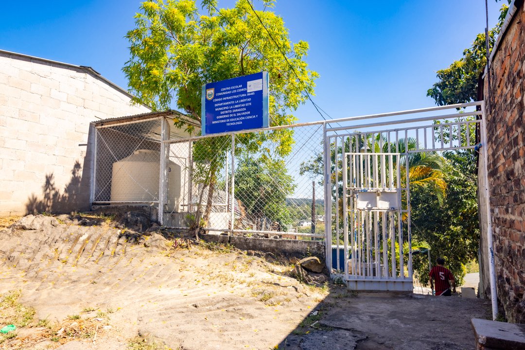 AlexiaRivasG1's tweet image. Seguimos avanzando con #DosEscuelasXDía, llevando modernidad y mejores oportunidades a la comunidad educativa en todo El Salvador.

📍 Escuela #381
Centro Escolar Comunidad Los Cedros.
Zaragoza, La Libertad Este

📍 Escuela #382
Escuela de Educación Parvularia de Zaragoza.…