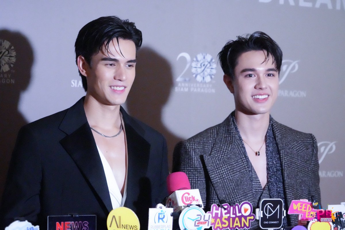 PRSocietyNews's tweet image. หล่อคู่มาเลยค้าบ~ สองหนุ่ม “เทศน์-ไมกี้” ร่วมงาน “Siam Paragon 20th Anniversary: A Journey of Extraordinary Dreams&quot; 

MIKEY AT SIAM PARAGON
#SiamParagon20thAnniversaryxMikey
#ไมกี้ปณิธาน #mikepanitan

TATE AT SIAM PARAGON #SiamParagon20thAnniversaryxTate 
#เทศน์ไมรอน #TateMyron