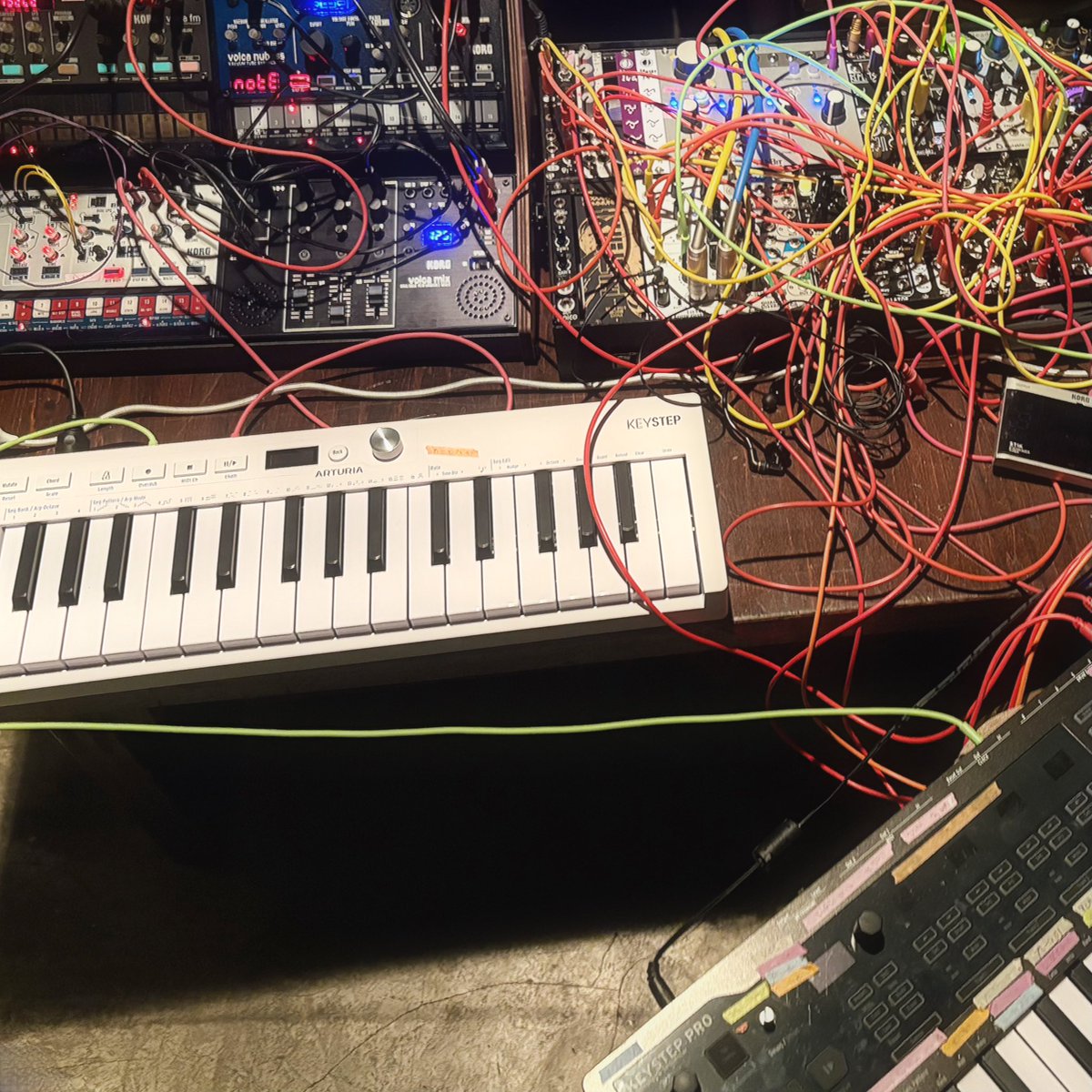 FoM OsakaのKORGワークショップ、たくさんの方々にお越しいただき、ありがとうございました🙏✨
keystep mk2、keystep pro、volcaシリーズ、モジュラーと組み合わせるといろんな可能性広がるので、気になった方はぜひチェックしてみてください🐏❕