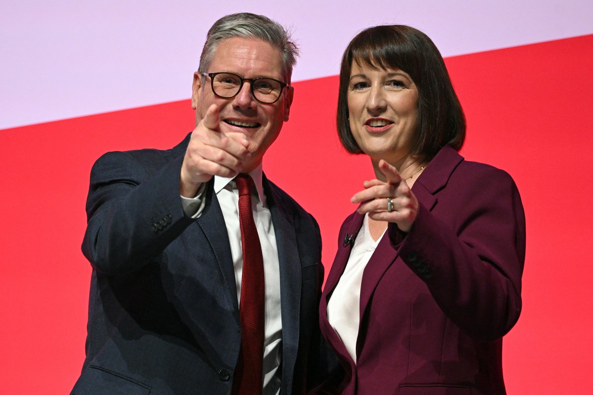 lnfinite_loop's tweet image. its gonna be a full time tax payers job providing these two con artists security protection when they are out of a job... #LabourLies #StarmerOutNow  #ReevesResign