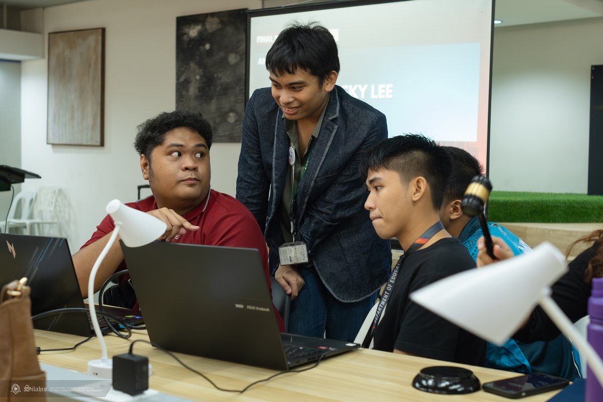 TheSilahisPub's tweet image. as it hosted a week-long celebration of the 91st National Book Week on November 24-28, 2025.

With this year’s theme, “𝘛𝘶𝘭𝘢𝘺 𝘢𝘯𝘨 𝘗𝘢𝘨𝘣𝘢𝘴𝘢 𝘴𝘢 𝘉𝘶𝘬𝘢𝘴 𝘯𝘢 𝘗𝘶𝘯𝘰 𝘯𝘨 𝘗𝘢𝘨-𝘢𝘴𝘢,” each day of the celebration turned into a page filled with learning, fun,