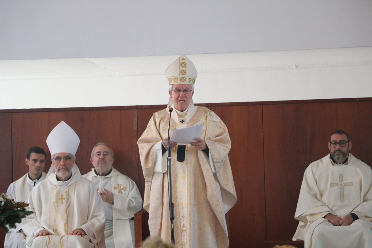 🙏🏽 La primera parte del #EncuentroEsperanza que se viene desarrollando hoy en  <a href="/sanisidoronet/">Facultad de Teología San Isidoro de Sevilla</a>, ha concluido con la celebración de la Eucaristía en la capilla del <a href="/SeminarioSev/">Seminario de Sevilla</a>.
 
La misa ha estado presidida por el <a href="/ArzobispoSaiz/">José Ángel Saiz Meneses</a>, que durante la homilía ha asegurado que "la
