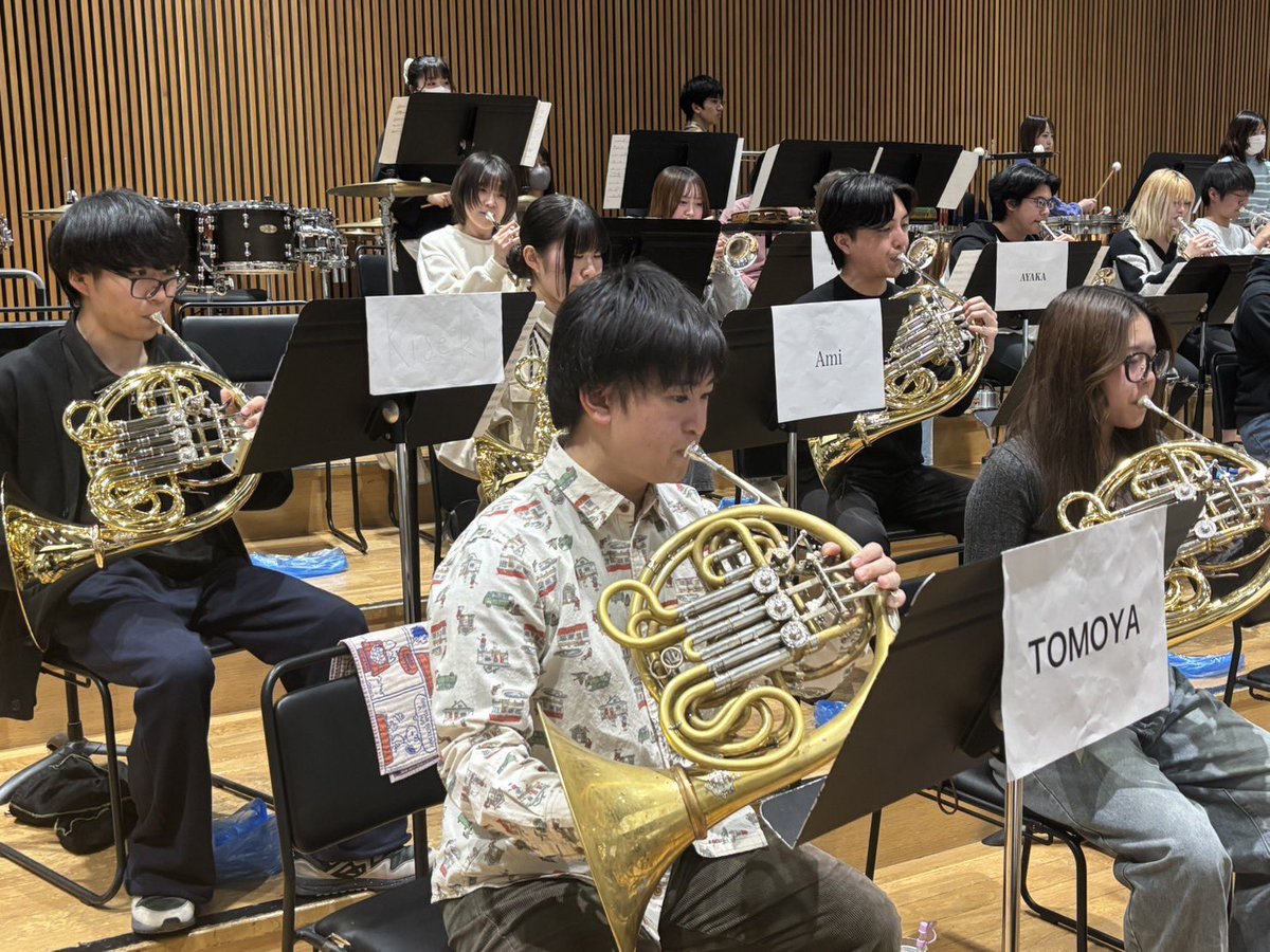Joemn104's tweet photo. 本日は本番前日！朝から夕方までの長い長い練習でした。全曲を練習し、最終確認しました。1年生だけでつくってきた吹奏楽の練習は今日で最後！大変頑張った達成感と、嬉しいような悲しいようなたくさんの感情がこみあげてきました。最後の練習ということもあり、緊張感のある練習ができました。 https://t.co/Wh2wF0WssL