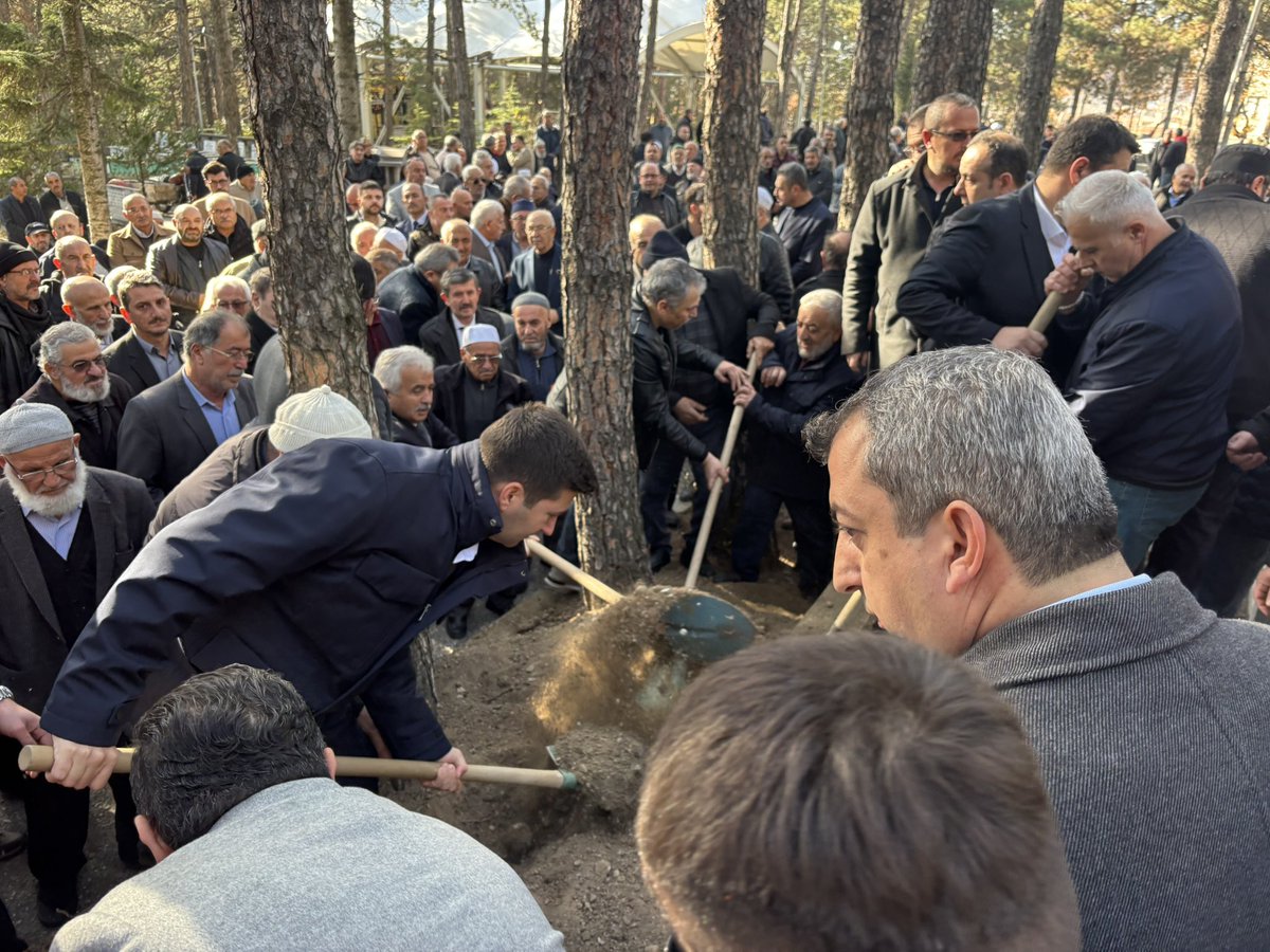 Genel Başkanımız Sn. Ahmet Yiğit Yıldırım, <a href="/ayyildirim1/">Ahmet Yiğit Yıldırım</a> 
Ülkücü Hareket’in her döneminde fedakârca duruş sergileyen, Allah dostu Tosya Alperenlerinden kıymetli büyüğümüz Hacı Ali Yılmazbilen’in cenaze namazına katıldı.

Rabbim mekânını cennet eylesin. Camiamızın başı sağ olsun.