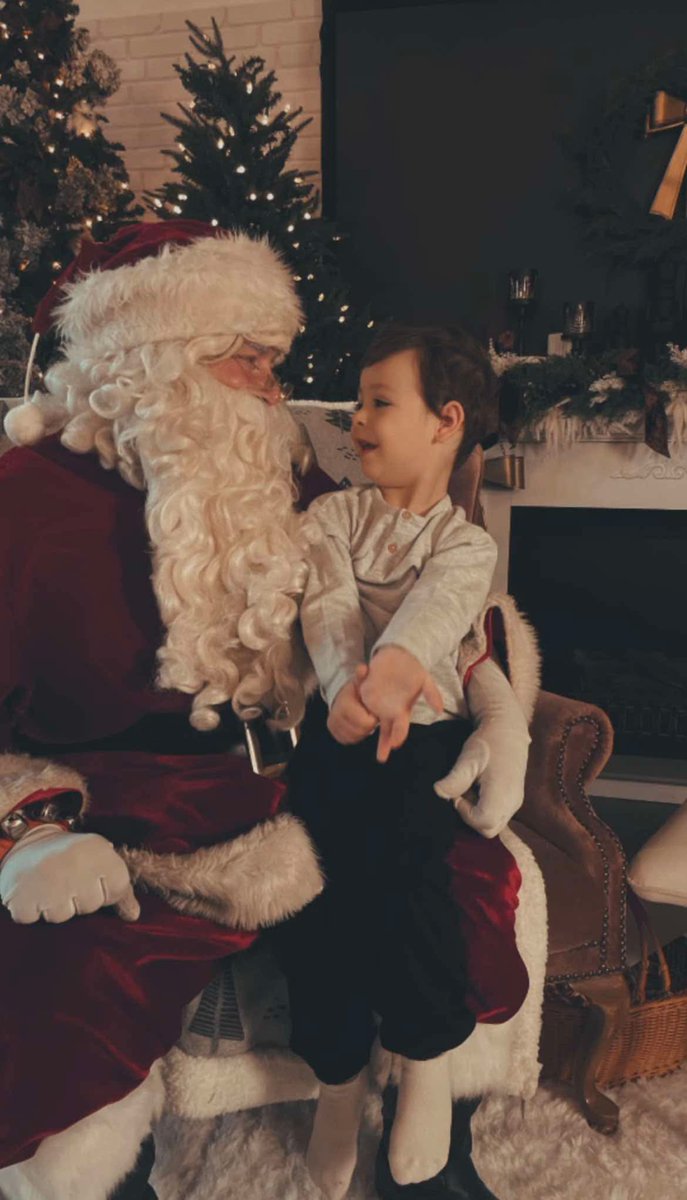 SantaJasonW's tweet image. NIIIIICE!!!!! Another happy customer from the Photo with Santa event at Harp &amp;amp; Fin yesterday. HO HO HOOOO!!!!!!

“I just wanted to say thank you so much! Our son Sawyer had the most amazing time with you today! A memory he will never forget!”
