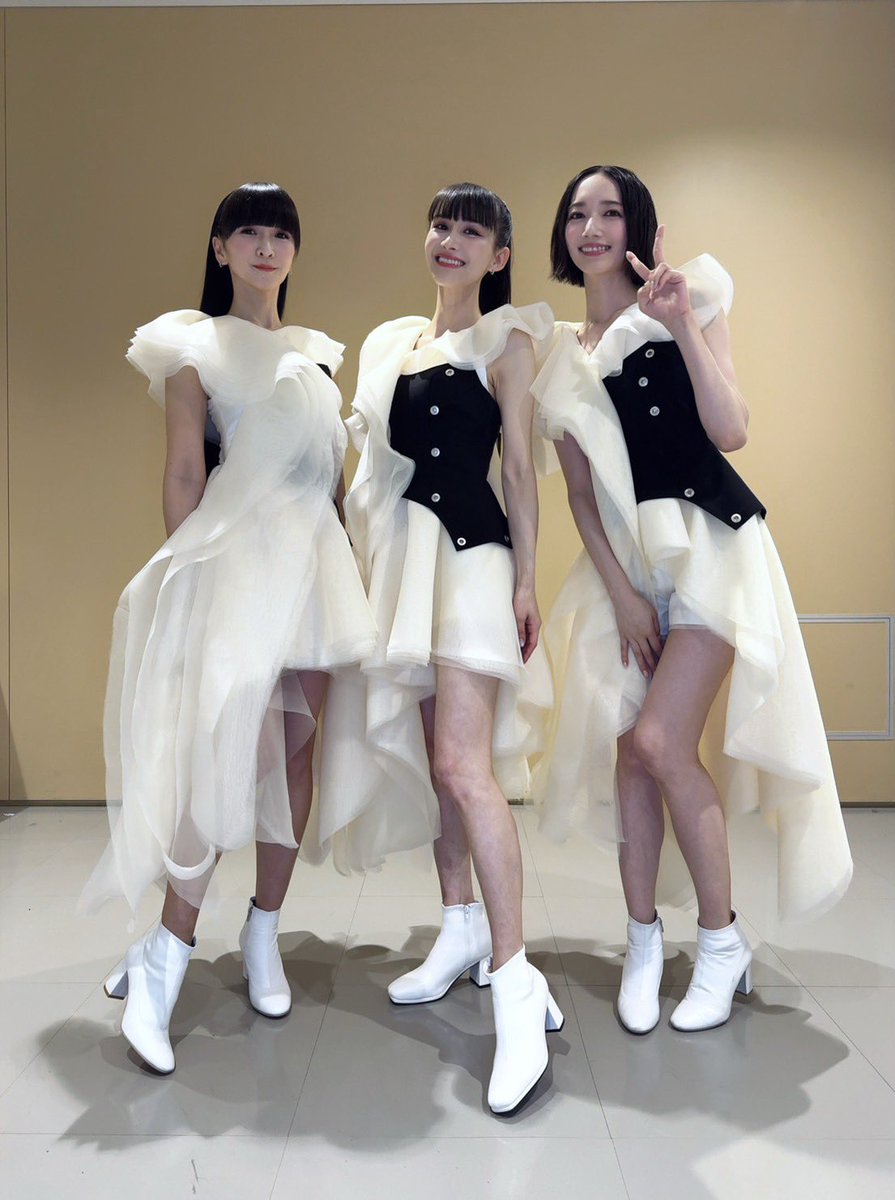 Perfume_Staff's tweet photo. #ベストアーティスト2025
ありがとうございました🌈

"巡ループ"&amp;"Dream Fighter"
いかがでしたか？🔥

来週の #FNS歌謡祭 も
お楽しみに💫

@musicday_ntv 
#prfm https://t.co/XkAbP3Dcon