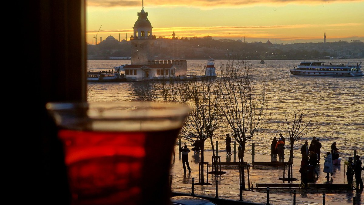 Akşamımız ve manzaramız çok güzel...🪾🍂🍁

#kızkulesi
#üsküdar