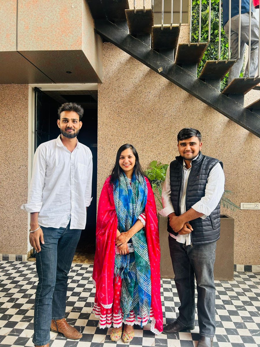 Yadavsu91284324's tweet image. आज उमांशी लांबा का राजस्थान विश्वविद्यालय, जयपुर दौरा बेहद सफल रहा। उन्होंने राजस्थान यूनिवर्सिटी, राजस्थान कॉलेज, बी.आर. अंबेडकर लाइब्रेरी और जाट हॉस्टल का भ्रमण किया तथा हर जगह विद्यार्थियों से संवाद कर उनकी समस्याओं और सुझावों को सुना। छात्रों में उनके साथ बातचीत को लेकर खासा…