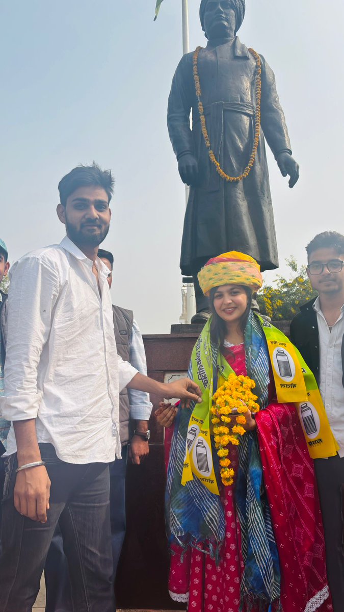 Yadavsu91284324's tweet image. आज उमांशी लांबा का राजस्थान विश्वविद्यालय, जयपुर दौरा बेहद सफल रहा। उन्होंने राजस्थान यूनिवर्सिटी, राजस्थान कॉलेज, बी.आर. अंबेडकर लाइब्रेरी और जाट हॉस्टल का भ्रमण किया तथा हर जगह विद्यार्थियों से संवाद कर उनकी समस्याओं और सुझावों को सुना। छात्रों में उनके साथ बातचीत को लेकर खासा…