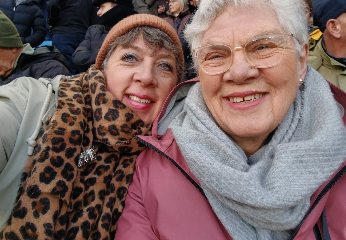 Lady Popcorn 🏅🍿💙🦁🇬🇧 #MissSparkleDesigns ⭐🌺 tweet media