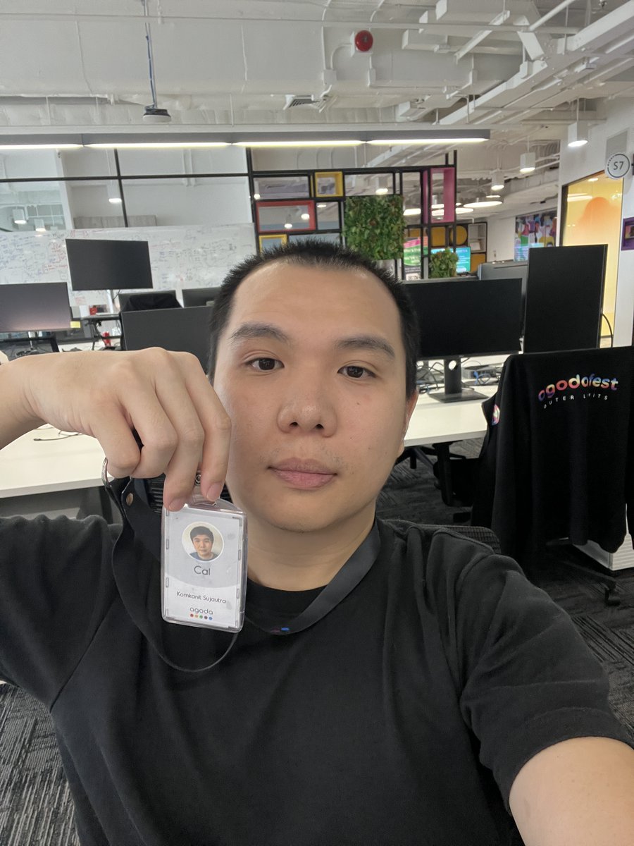 komkanit's tweet image. เมื่อวานทำงานวันสุดท้ายที่เว็บจองโรงแรมตัวโดนอันดับหนึ่งของไทย 🤣 อยู่ที่นี่มา 4 ปีเต็ม เลยอยากมา note ไว้เล่นๆว่ามี fact อะไรที่น่าสนใจบ้างเท่าที่จะแชร์ได้ ผมว่าที่นี่น่าจะเป็นที่สนใจของ dev หลายๆคน
.
- ที่นี่เงินเดือนสูงกว่าตลาดจริงแค่ mid level น่าจะถึง 100k ได้สบายๆ…