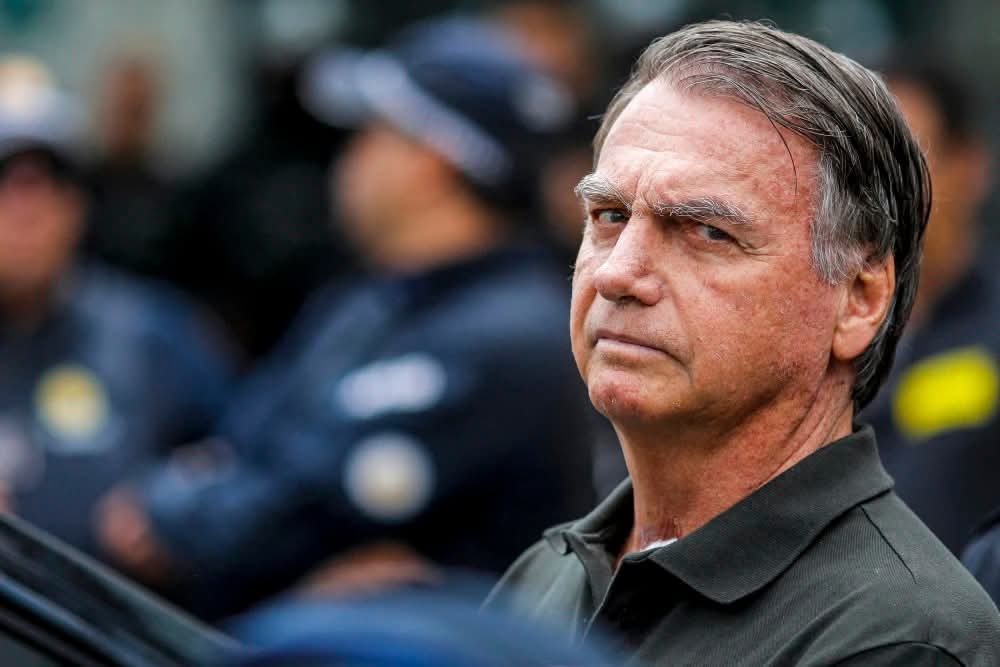 김상수

'브라질의 윤석열' 자이르 보우소나루 Jair Bolsonaro 전 브라질 대통령이 쿠데타 시도를 주도한 혐의로 결국 27년형을 선고받고 지난 화요일부터 3.6평 감옥에 수감 복역이 시작됐다. '트럼프의 친구'인 그가 감옥에 갇힐 것이라고 생각하지 않았던 남미 국가의 수반들에게는 놀라운