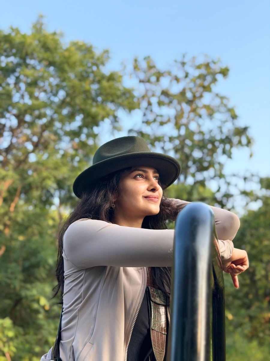 rameshlaus's tweet photo. Elegant pics of stylish Actress 
#Manasavaranasi

@varanasi_manasa 

Her latest pics 😍 https://t.co/GNnkBNOrsT