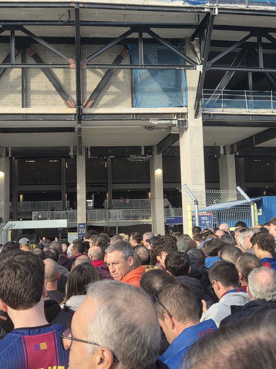 Cues a l'accés 19...

Retressaran l'inici? Primer l'aficionat o el business...?

<a href="/JijantesFC/">Jijantes FC</a> <a href="/gerardromero/">Gerard Romero</a>