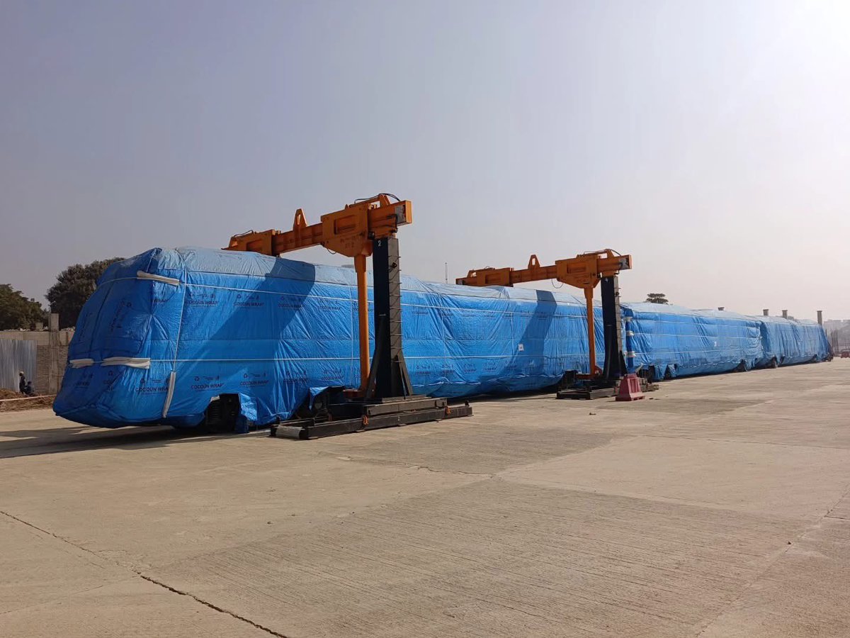 theupindex's tweet photo. Kanpur

First train set of Kanpur Metro’s line 2 has been delivered by Alstom India.

Line 2 connects CSA University with Barra-8 with Rawatpur as intersection station with line-1. https://t.co/H0srgvW3Re