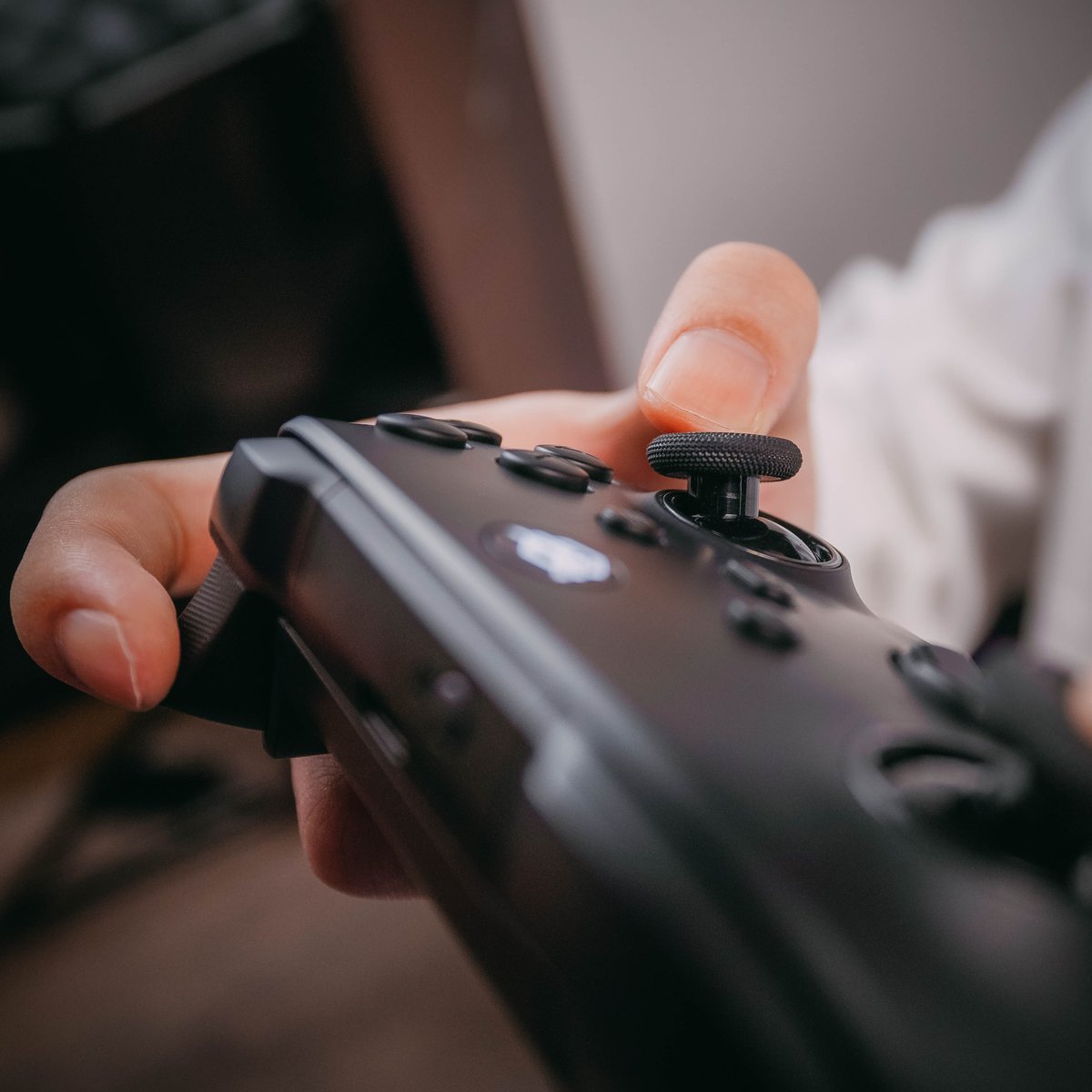 HexController's tweet image. Today&apos;s agenda: gaming at home.