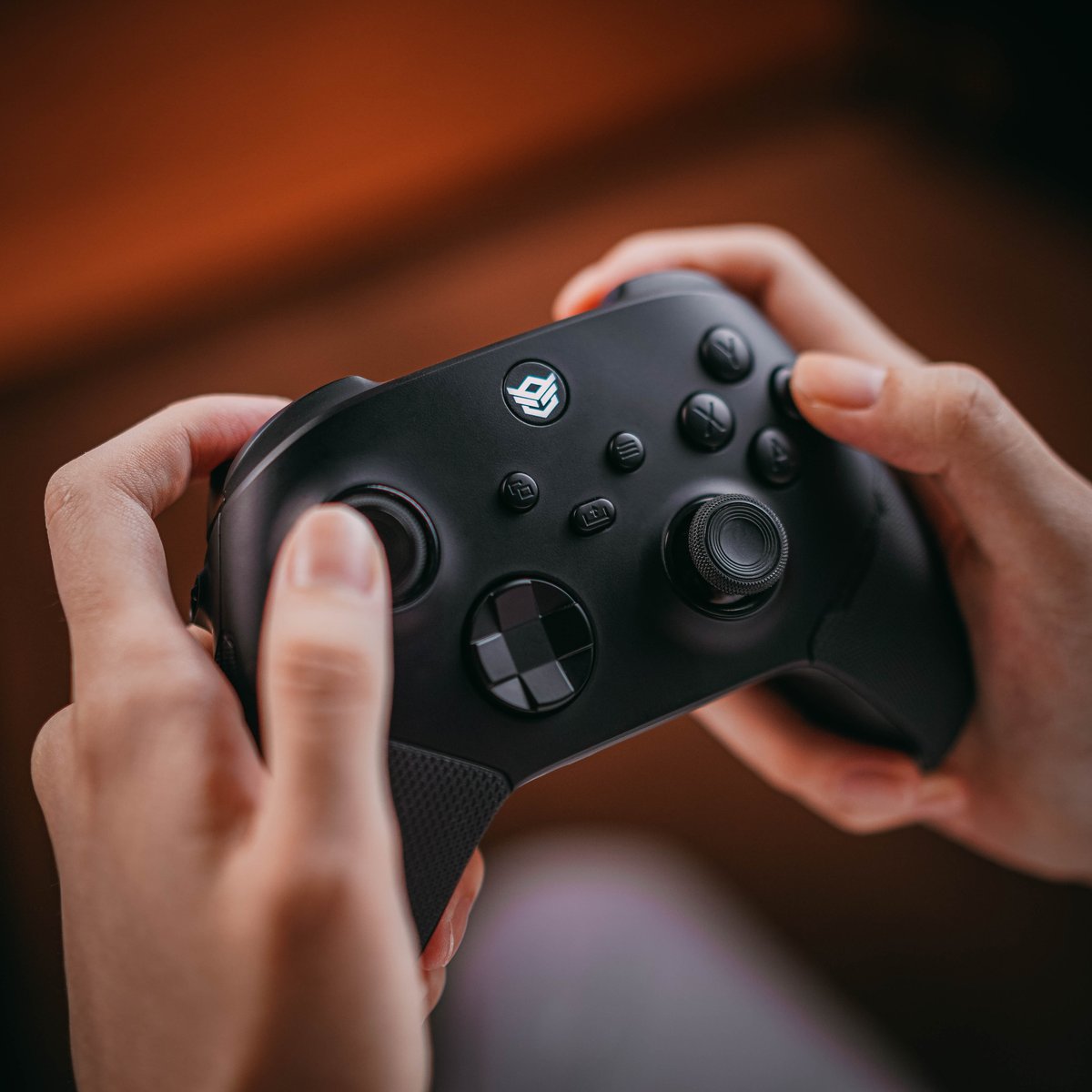 HexController's tweet image. Today&apos;s agenda: gaming at home.