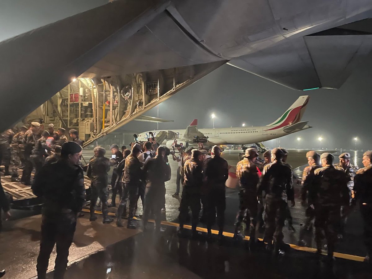 IndianDefenceT's tweet photo. India launches Operation Sagar Bandhu, aiding Sri Lanka post-Cyclone Ditwah with IAF airlifting 21T relief & NDRF personnel. #OperationSagarBandhu #IndiaHelps #SriLanka #CycloneRelief #HumanitarianAssistance #NeighbourhoodFirst #HADR https://t.co/f2vmdK4UQk
