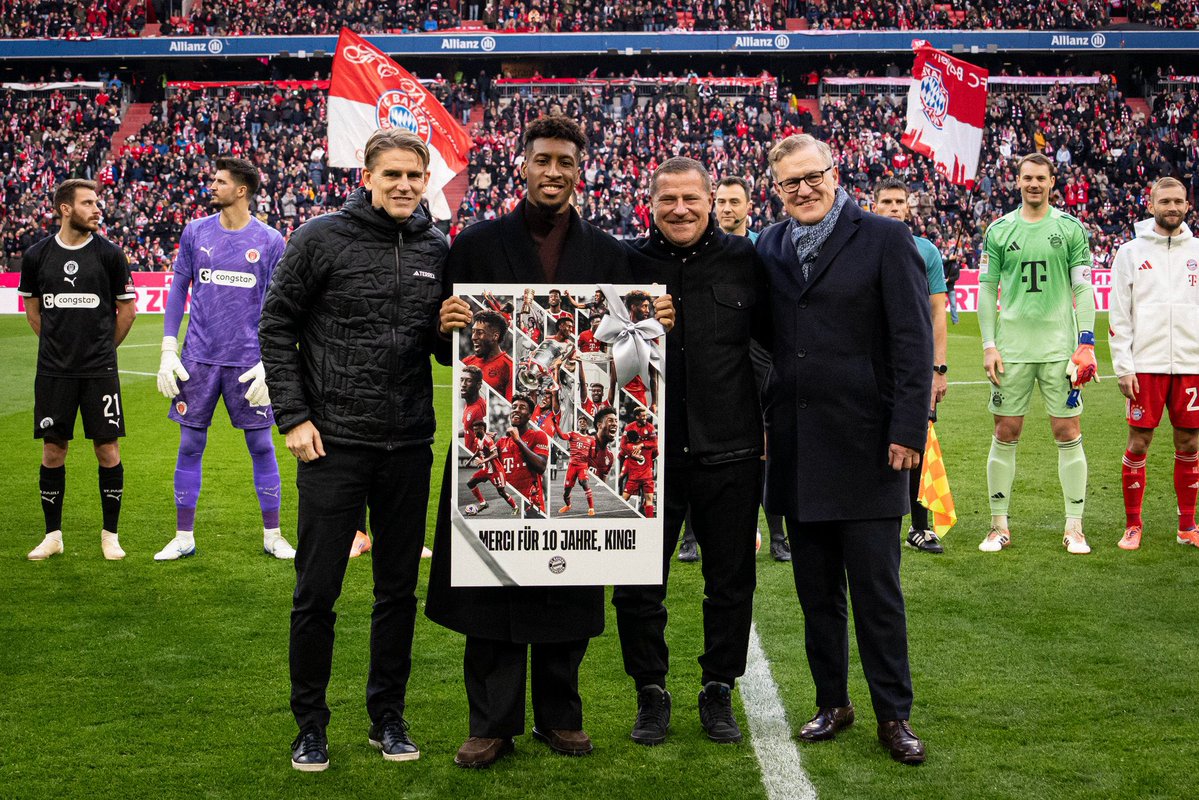 ActuFoot_'s tweet image. « 𝗠𝗘𝗥𝗖𝗜 𝗣𝗢𝗨𝗥 𝗖𝗘𝗦 𝟭𝟬 𝗔𝗡𝗦, 𝗞𝗜𝗡𝗚 ! » ❤️

Le Bayern Munich a rendu 𝗨𝗡 𝗕𝗘𝗟 𝗛𝗢𝗠𝗠𝗔𝗚𝗘 à Kinglsey Coman 🇫🇷 cet après-midi ! ❤️🤍

👕 339 matchs
⚽️ 72 buts
🎯 71 passes d.

🏆 1 Ligue des Champions
🏆 9 Bundesliga
🏆 1 Coupe du monde des clubs
🏆 3 Coupes…