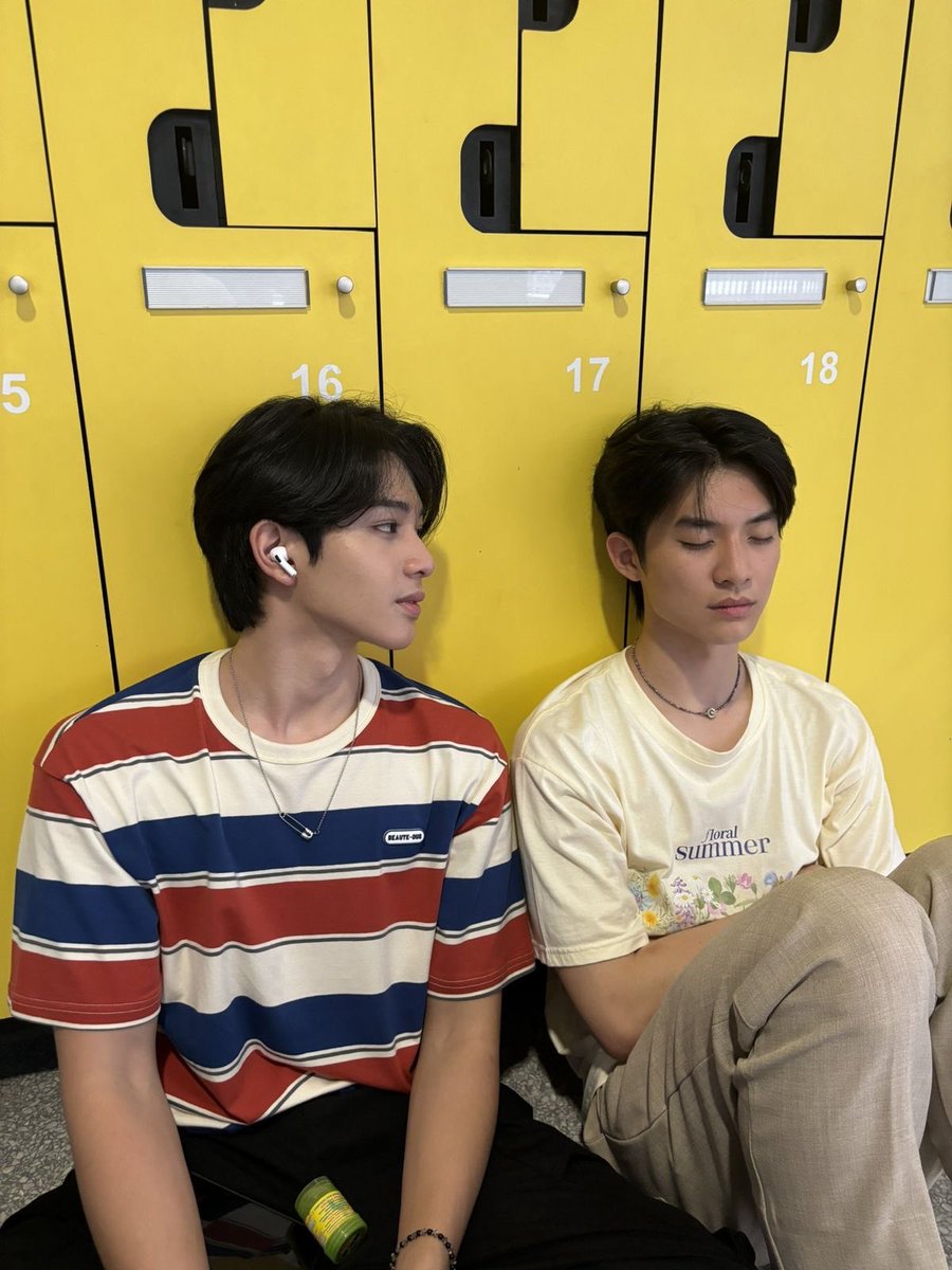 astonholixz's tweet image. Guys the way chokun looks at aston is same in both eras 😭
#17thSpringSeries