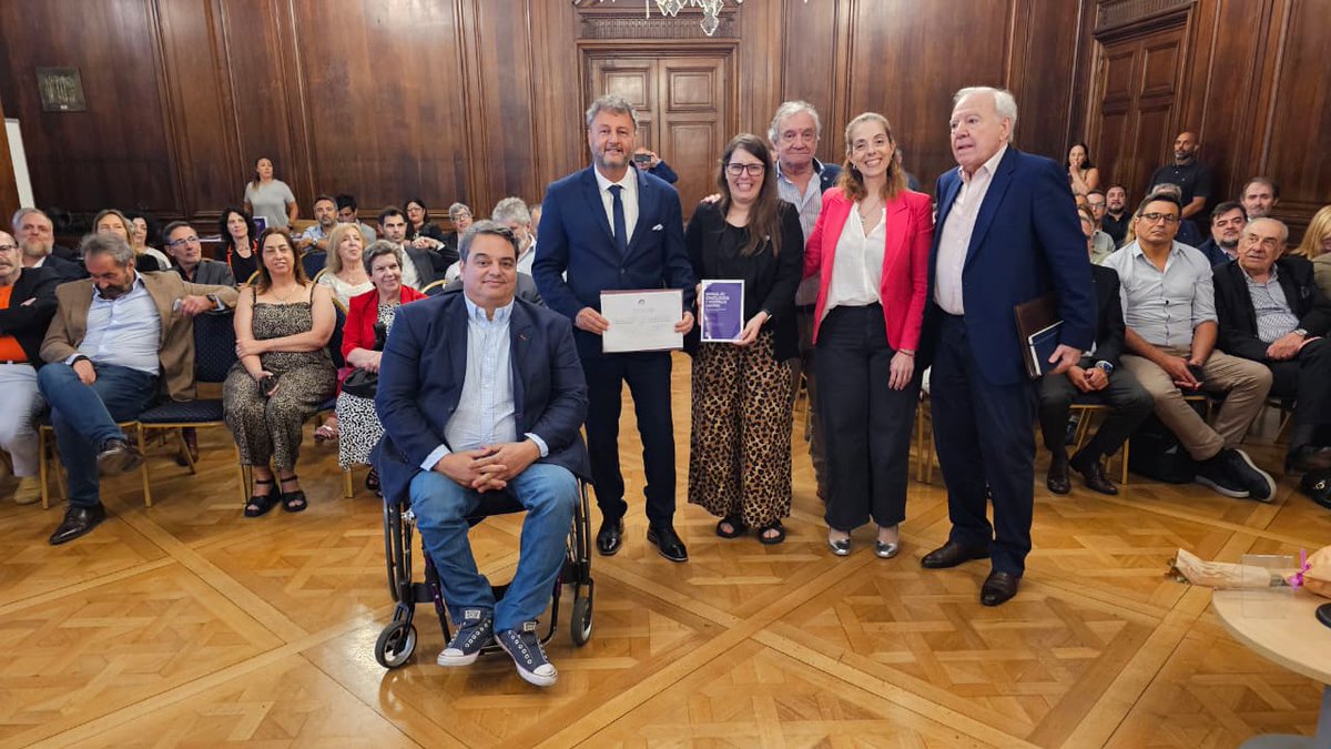 Con gran convocatoria en el salón Montevideo presentamos el libro Manual de Conciliador y Arbitraje Laboral. <a href="/JorgeTriaca/">Jorge Triaca</a> <a href="/inesparry/">Ines Parry 💚</a> <a href="/mlorenaclienti/">Maria Lorena Clienti</a> <a href="/enriquezjorge/">Jorge R. Enríquez</a>