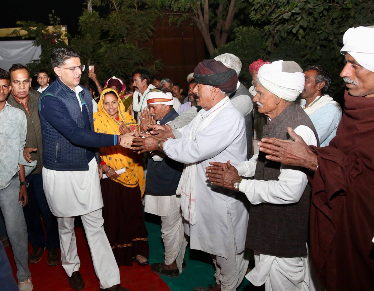 ग्रा. पं. हरचंदेड़ा में आयोजित स्थानीय कार्यक्रम में क्षेत्रवासियों के बीच जनसुनवाई कार्यक्रम।