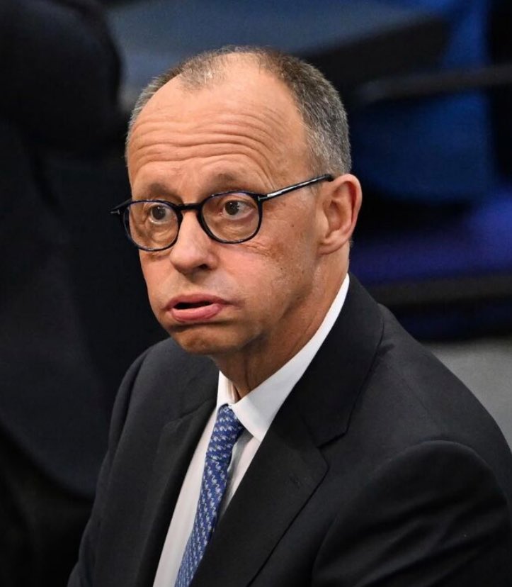 NEIN, Herr MERZ, das sind keine „Auseinandersetzungen zwischen ganz links und ganz rechts“.

Das ist ein Angriff von ganz links auf unsere Demokratie - unseren Staat.

Das ist genau derselbe Mob, der CDU-Büros stürmt und zerlegt, wenn Sie sich gegen das linke Diktat auflehnen.