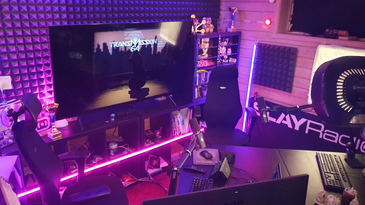 And we're live. Join #Transmission64, the #c64 #online #demoparty. Now on #twitch. t64.to/watch . The real party is online.

#demoscene #commodore64