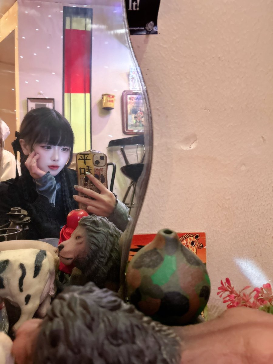 ⠀∧＿∧　  ∧＿∧
 ( ⸝⸝ _  ̫ _)  ( > ·̫ < ⸝⸝)
  /　つ(⌒⌒)　ο   )
 しー J＼／しー Ｊ