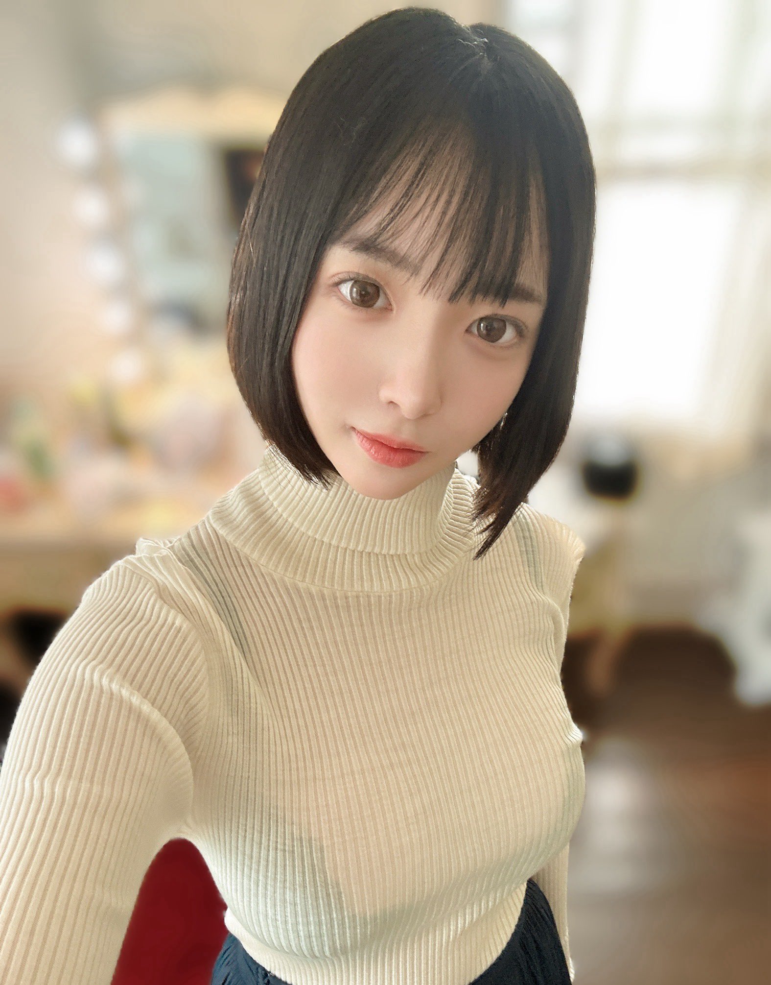 19歳現役法学部生グラドルいろはさんの生ブラジャースケスケ姿