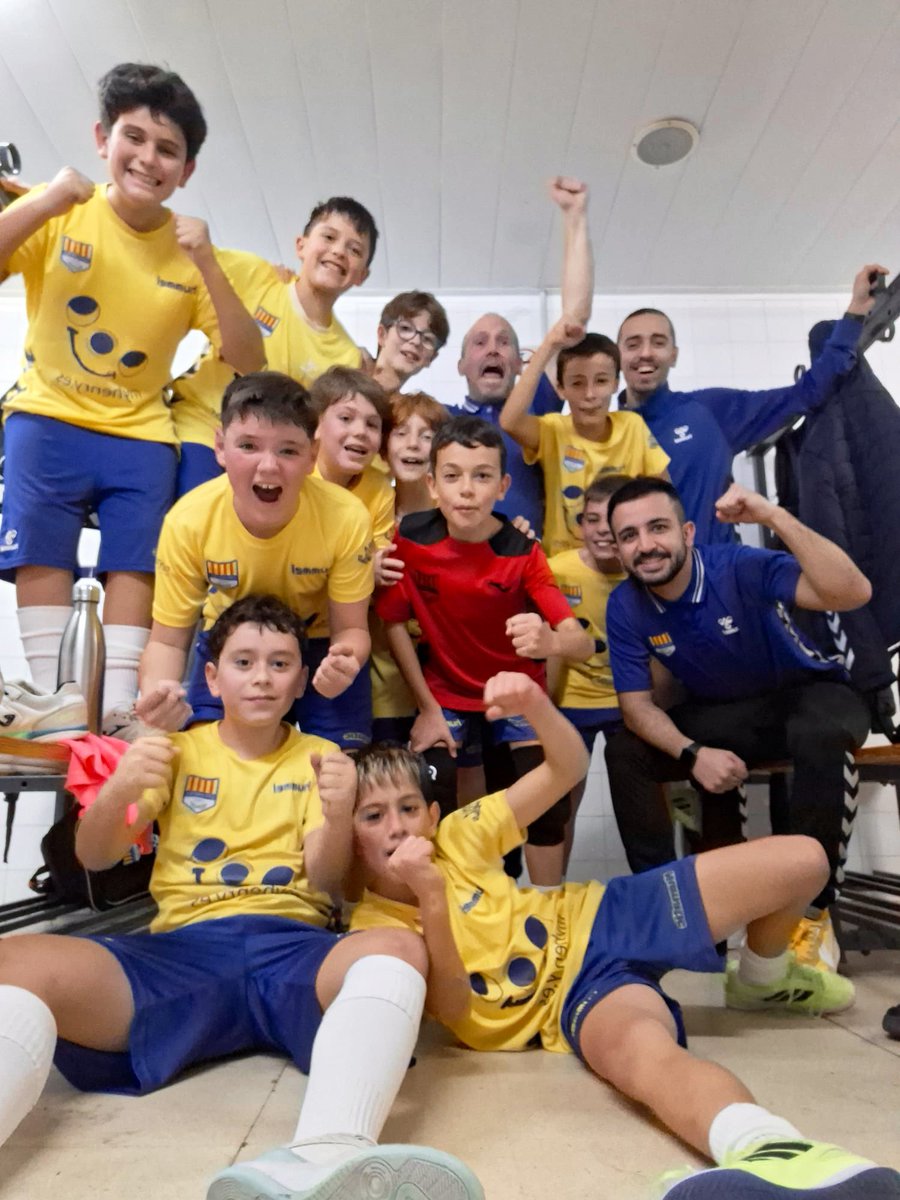 cfssantboi's tweet photo. Alevin A 5-1 Cornella
Resultado final de la jornada 💛💙 #CFSSantBoi #unescutunafamilia https://t.co/BnEQC3kFGF