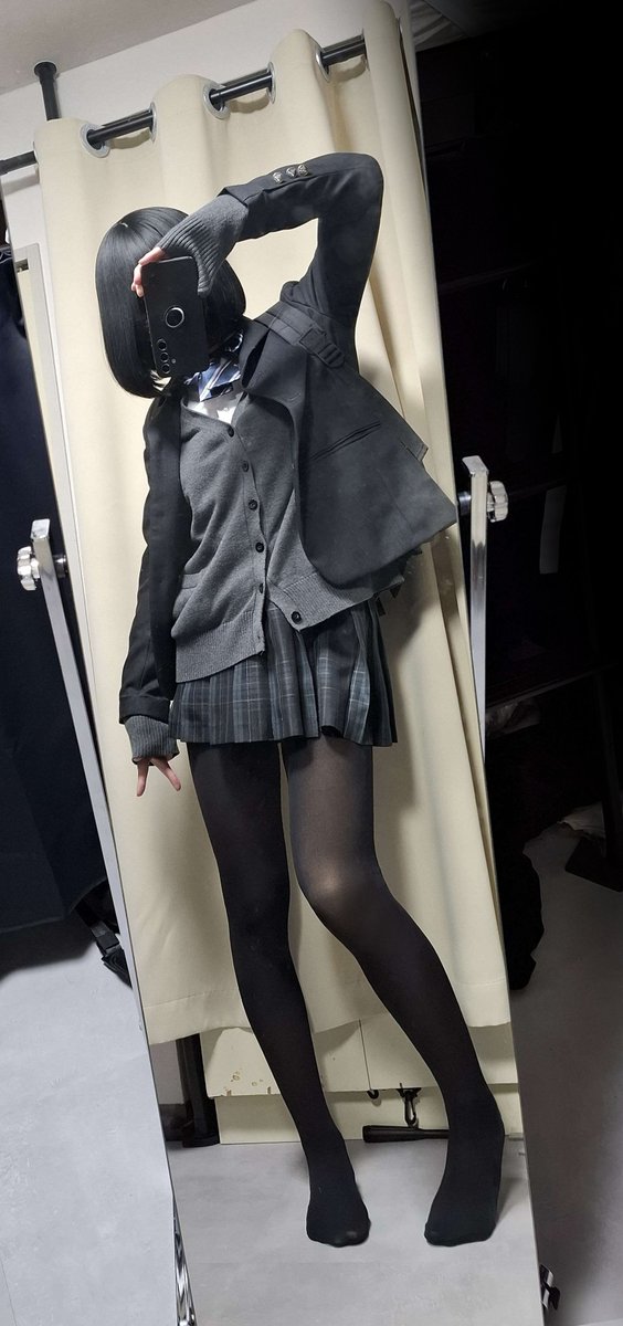 日課でランニングするようになってから筋肉つくかと思いきや、
普通に女の子みたいな細くなり方して女装やめれん（成果報告）