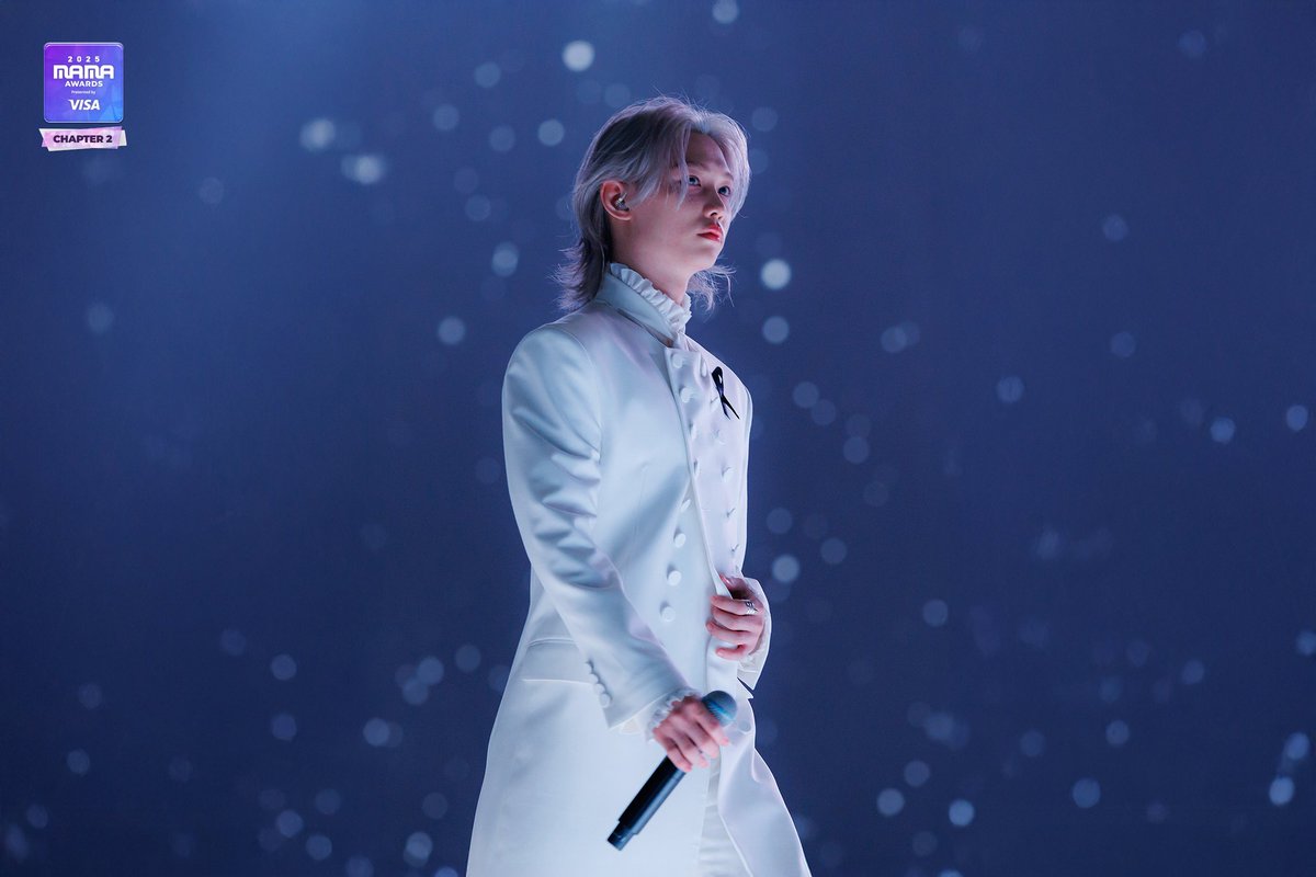 yongdeelixx's tweet image. Felix Opens 2025 MAMA Awards with Empowering Performance Alongside Kim Hye-soo 
#FELIX_MAMAAwards2025